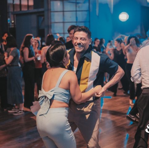 Una coppia che balla swing a Milano e si diverte Corso Swing Milano